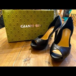 Gianni Bini Black Pumps